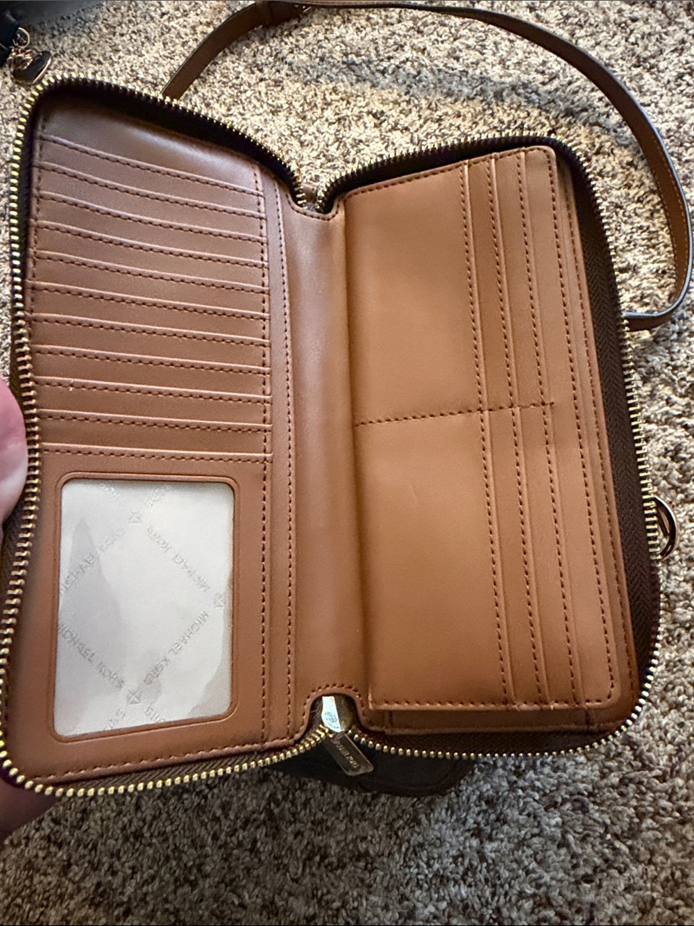 Matching Micheal Kors purse & wallet - Picture 3 of 9